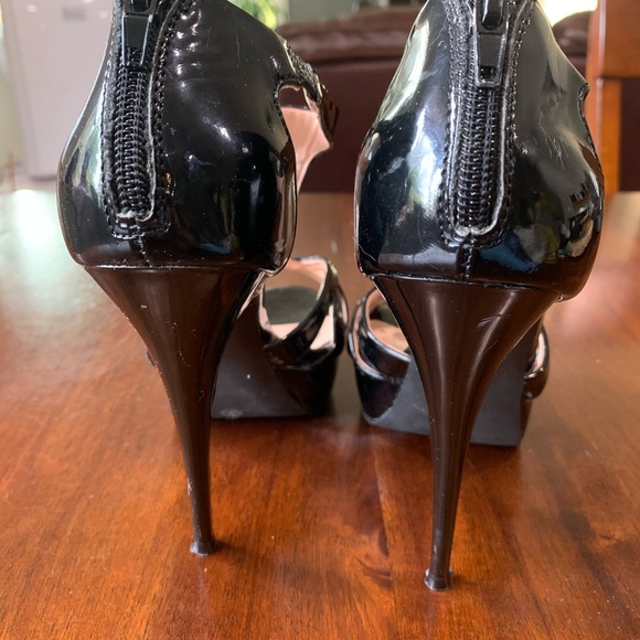 Two pairs of women’s size 8 high heels. Black in color, one pair is shiny/glossy - Picture 4 of 14